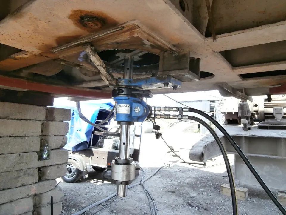 Obrábění otočného sedla rypadla